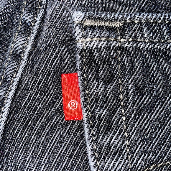 Vintage Levi’s relaxed fit shorts.  Size 12 (youth) - Picture 5 of 9